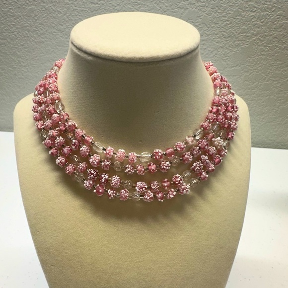 Jewelry - VINTAGE FLORAL NECKLACE